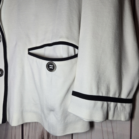 Cali And York Chic White Blazer with Black Trim Womens Medium - Picture 5 of 8